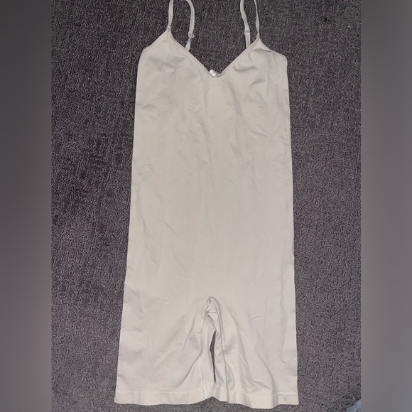 Aritzia babaton bodysuit - Picture 1 of 3